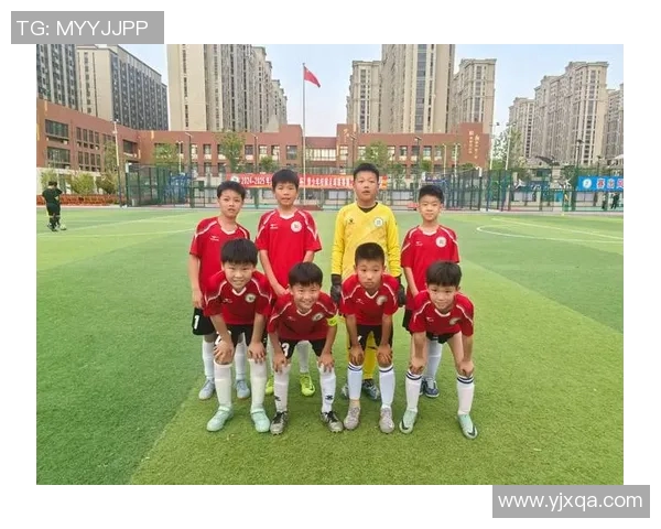 足球明星忍让瞬间集锦展现体育精神与团队合作的魅力 足球明星忍让瞬间集锦展现体育精神与团队合作的魅力