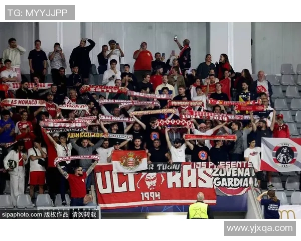 足球明星如同璀璨星辰在绿茵场上闪耀,点亮无数球迷心中的激情与梦想 足球明星如同璀璨星辰在绿茵场上闪耀,点亮无数球迷心中的激情与梦想