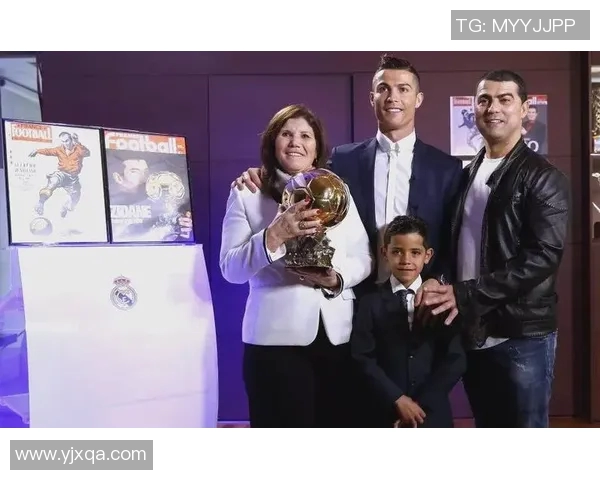 C罗妻子揭秘:如何在足球明星的光环下保持自我与独立生活 C罗妻子揭秘:如何在足球明星的光环下保持自我与独立生活